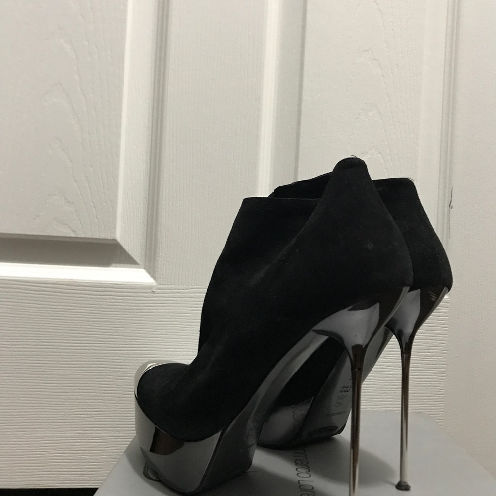 Boots - Picture 4 of 5